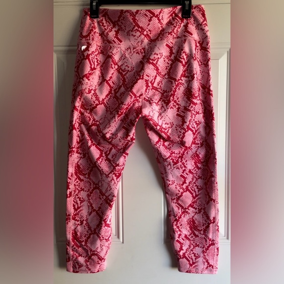 Never Worn Fabletics Define Powerhold Capri Leggings in Pink Persimmon Python - Picture 5 of 11